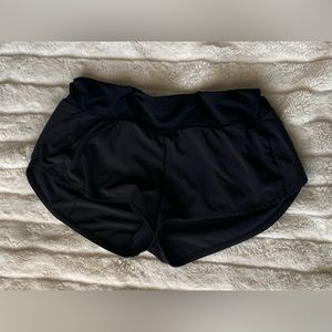 Lulu Lemon Speed up Low-Rise Lined Shorts 2.5. Size 4. Black.